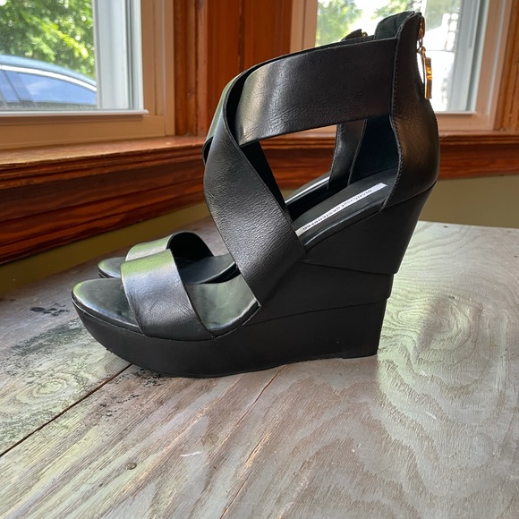 Diane Von Furstenberg Shoes - Diane von Furstenberg Opal leather wedge | size 9